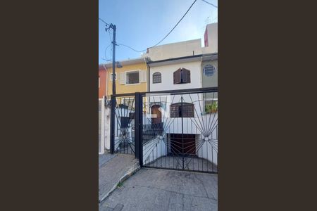 Casa à venda com 350m², 3 quartos e 4 vagas Casa à venda com 350m², 3 quartos e 4 vagasFachada