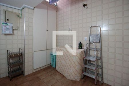 Casa à venda com 284m², 3 quartos e 2 vagas Casa à venda com 284m², 3 quartos e 2 vagasLavanderia