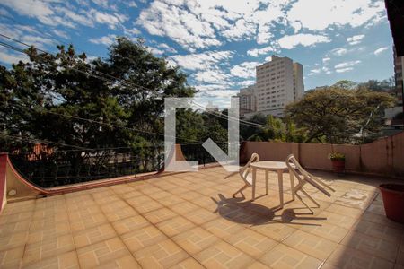Casa à venda com 284m², 3 quartos e 2 vagas Casa à venda com 284m², 3 quartos e 2 vagasTerraço
