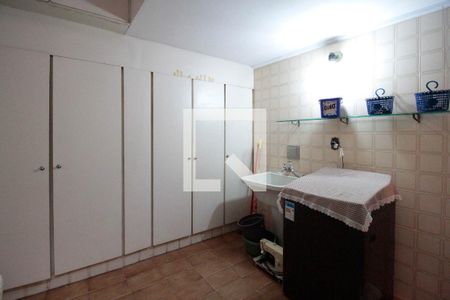 Casa à venda com 284m², 3 quartos e 2 vagas Casa à venda com 284m², 3 quartos e 2 vagasLavanderia