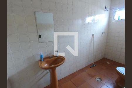 Casa à venda com 168m², 3 quartos e 2 vagasBanheiro 