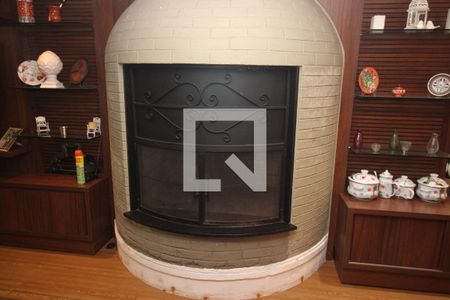 Casa à venda com 670m², 6 quartos e 8 vagasDetalhe Sala - Lareira