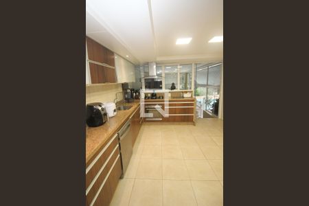 Casa à venda com 670m², 6 quartos e 8 vagasCozinha