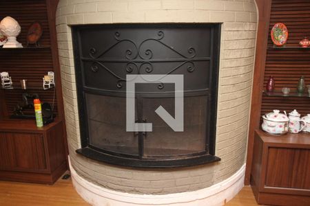 Casa à venda com 670m², 6 quartos e 8 vagasDetalhe da Sala de Jantar - Lareira