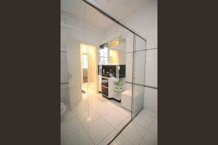 Casa à venda com 670m², 6 quartos e 8 vagasBanheiro 1