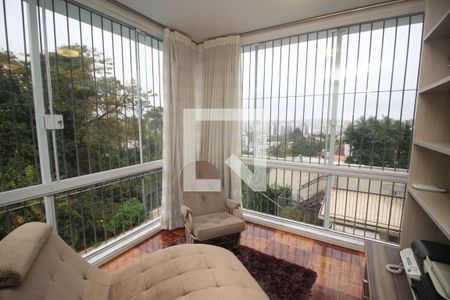 Casa à venda com 670m², 6 quartos e 8 vagasEscritório