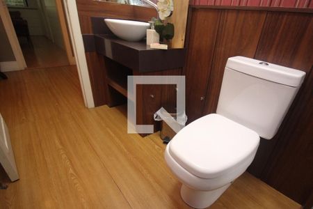 Casa à venda com 670m², 6 quartos e 8 vagasBanheiro da Suíte 4