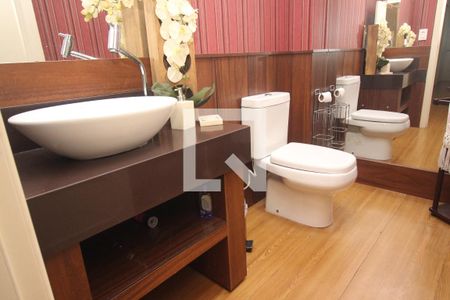 Casa à venda com 670m², 6 quartos e 8 vagasBanheiro da Suíte 4