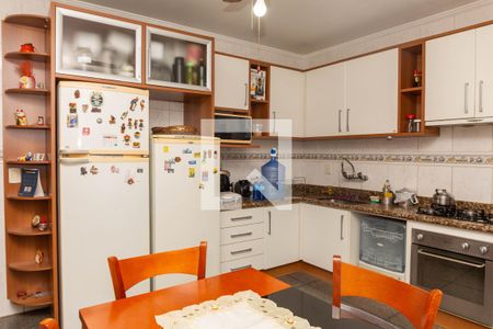 Casa à venda com 243m², 3 quartos e 2 vagas Casa à venda com 243m², 3 quartos e 2 vagasCozinha