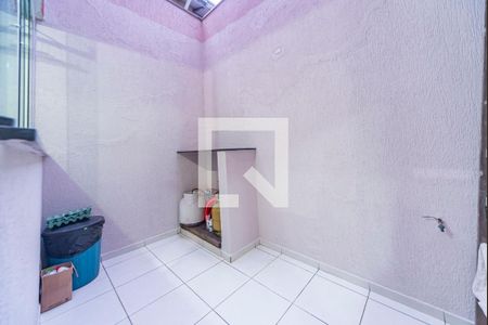 Casa à venda com 280m², 4 quartos e 3 vagas Casa à venda com 280m², 4 quartos e 3 vagasQuintal Fundos