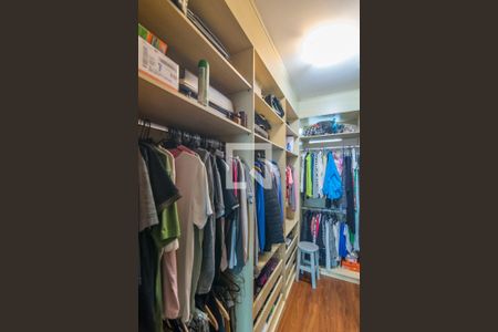 Casa à venda com 202m², 4 quartos e 3 vagas Casa à venda com 202m², 4 quartos e 3 vagasCloset da Suíte