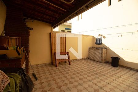 Casa à venda com 90m², 4 quartos e 3 vagasQuintal