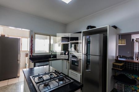 Apartamento à venda com 118m², 3 quartos e 3 vagas Apartamento à venda com 118m², 3 quartos e 3 vagasCozinha