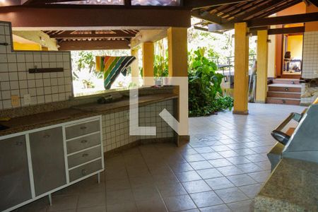 Casa de condomínio à venda com 550m², 5 quartos e 3 vagas
