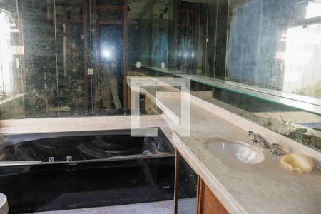 Casa de condomínio à venda com 550m², 5 quartos e 3 vagas