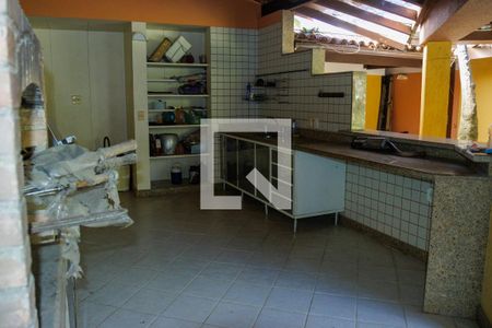 Casa de condomínio à venda com 550m², 5 quartos e 3 vagas