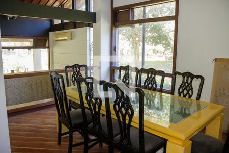 Casa de condomínio à venda com 550m², 5 quartos e 3 vagas
