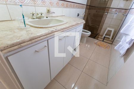 Casa à venda com 460m², 5 quartos e 3 vagasArmário do Banheiro da Suíte 1