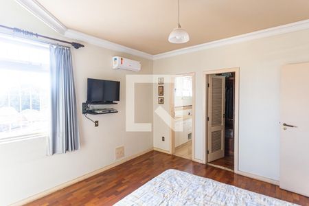 Casa à venda com 460m², 5 quartos e 3 vagasSuíte 1