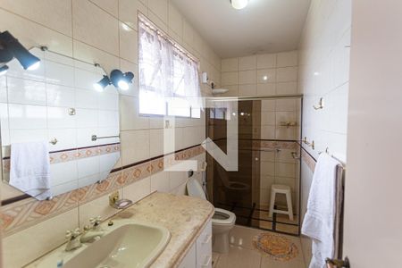 Casa à venda com 460m², 5 quartos e 3 vagasBanheiro da Suíte 1