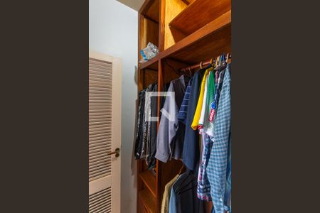 Casa à venda com 460m², 5 quartos e 3 vagasCloset da Suíte 1