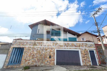 Casa à venda com 460m², 5 quartos e 3 vagasFachada