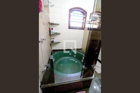 Casa à venda com 450m², 4 quartos e 8 vagas Casa à venda com 450m², 4 quartos e 8 vagasBanheiro da Suíte 4