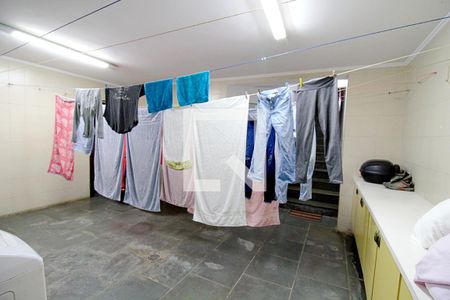 Casa à venda com 450m², 4 quartos e 8 vagas Casa à venda com 450m², 4 quartos e 8 vagasÁrea de Serviço