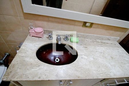 Casa à venda com 450m², 4 quartos e 8 vagas Casa à venda com 450m², 4 quartos e 8 vagasBanheiro da Suíte 2