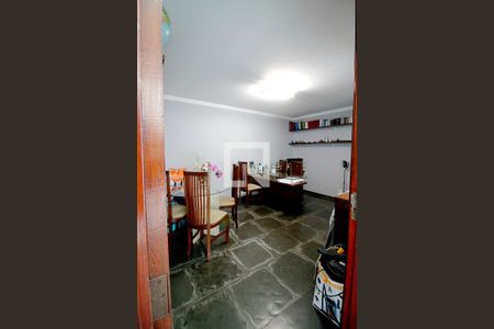 Casa à venda com 450m², 4 quartos e 8 vagas Casa à venda com 450m², 4 quartos e 8 vagasQuarto de Serviço