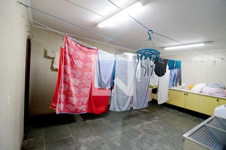 Casa à venda com 450m², 4 quartos e 8 vagas Casa à venda com 450m², 4 quartos e 8 vagasÁrea de Serviço