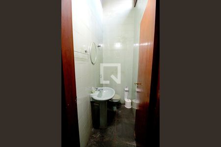 Casa à venda com 450m², 4 quartos e 8 vagas Casa à venda com 450m², 4 quartos e 8 vagasBanheiro de serviço