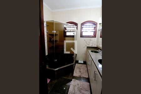 Casa à venda com 450m², 4 quartos e 8 vagas Casa à venda com 450m², 4 quartos e 8 vagasBanheiro da Suíte 4