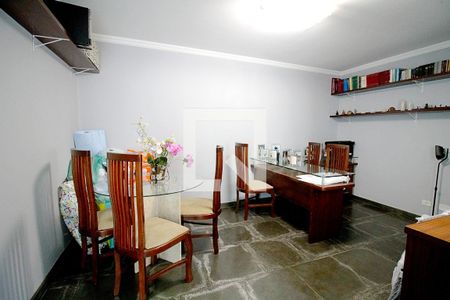 Casa à venda com 450m², 4 quartos e 8 vagas Casa à venda com 450m², 4 quartos e 8 vagasQuarto de Serviço