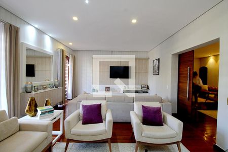 Casa à venda com 450m², 4 quartos e 8 vagas Casa à venda com 450m², 4 quartos e 8 vagasSala