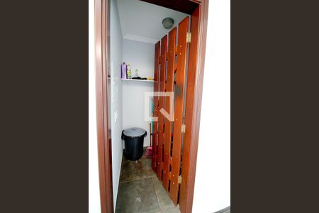 Casa à venda com 450m², 4 quartos e 8 vagas Casa à venda com 450m², 4 quartos e 8 vagasÁrea externa