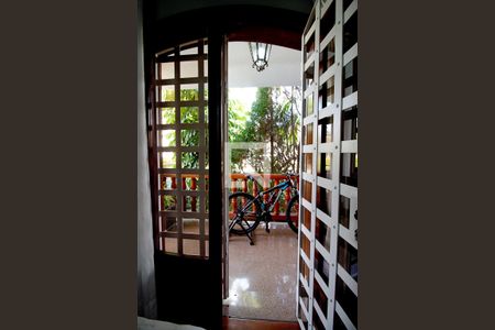 Casa à venda com 450m², 4 quartos e 8 vagas Casa à venda com 450m², 4 quartos e 8 vagasVaranda da Suíte 4