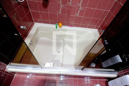 Casa à venda com 450m², 4 quartos e 8 vagas Casa à venda com 450m², 4 quartos e 8 vagasBanheiro da Suíte 1