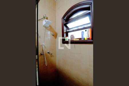 Casa à venda com 450m², 4 quartos e 8 vagas Casa à venda com 450m², 4 quartos e 8 vagasBanheiro da Suíte 2