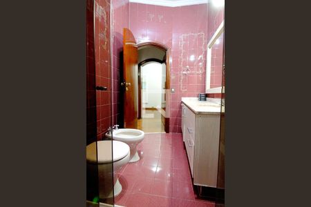 Casa à venda com 450m², 4 quartos e 8 vagas Casa à venda com 450m², 4 quartos e 8 vagasBanheiro da Suíte 1