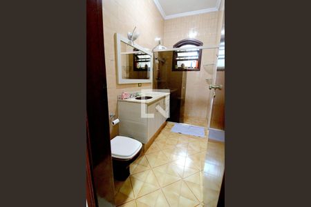 Casa à venda com 450m², 4 quartos e 8 vagas Casa à venda com 450m², 4 quartos e 8 vagasBanheiro da Suíte 2