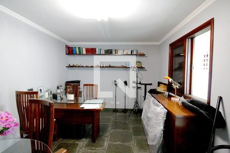 Casa à venda com 450m², 4 quartos e 8 vagas Casa à venda com 450m², 4 quartos e 8 vagasQuarto de Serviço