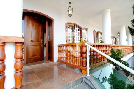 Casa à venda com 450m², 4 quartos e 8 vagas Casa à venda com 450m², 4 quartos e 8 vagasVaranda