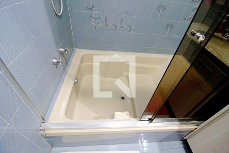 Casa à venda com 450m², 4 quartos e 8 vagas Casa à venda com 450m², 4 quartos e 8 vagasBanheiro da Suíte 3