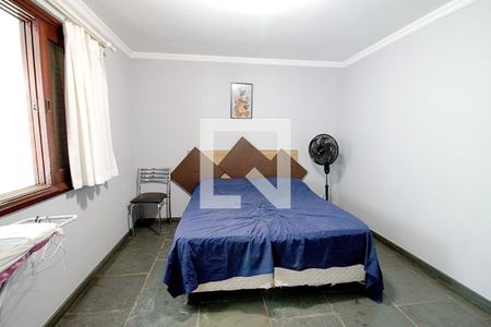 Casa à venda com 450m², 4 quartos e 8 vagas Casa à venda com 450m², 4 quartos e 8 vagasQuarto de Serviço