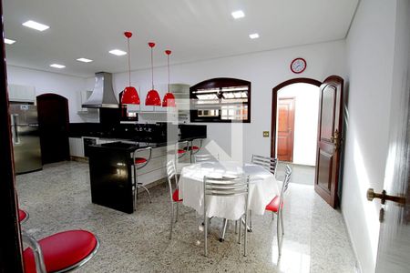 Casa à venda com 450m², 4 quartos e 8 vagas Casa à venda com 450m², 4 quartos e 8 vagasCozinha