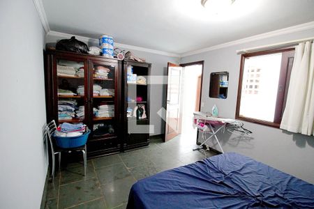 Casa à venda com 450m², 4 quartos e 8 vagas Casa à venda com 450m², 4 quartos e 8 vagasQuarto de Serviço