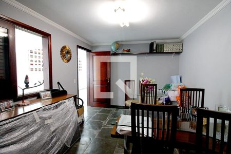 Casa à venda com 450m², 4 quartos e 8 vagas Casa à venda com 450m², 4 quartos e 8 vagasQuarto de Serviço