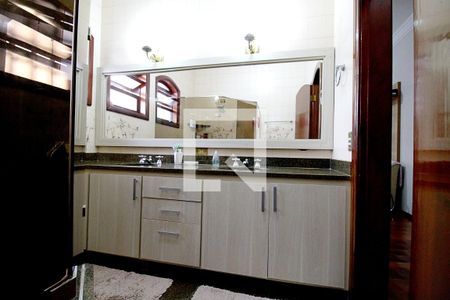 Casa à venda com 450m², 4 quartos e 8 vagas Casa à venda com 450m², 4 quartos e 8 vagasBanheiro da Suíte 4