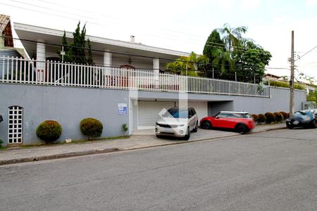 Casa à venda com 450m², 4 quartos e 8 vagas Casa à venda com 450m², 4 quartos e 8 vagasFachada